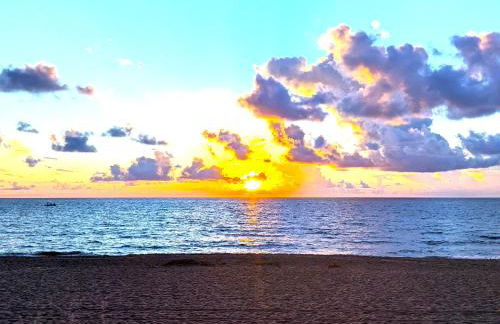 Paradise Awaits! Beach, King Bed, Private Yard & Workspace - Photo 1