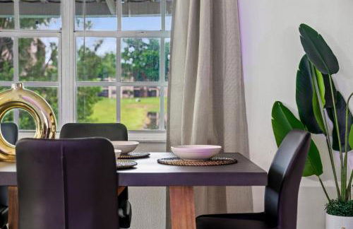 Waterfront Oasis Escape with 7 Seats Hot Tub! - Foto 28