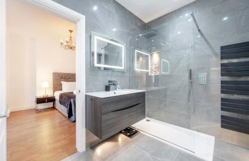 Maida Vale Gem by Little Venice with Stunning Garden - Photo 32