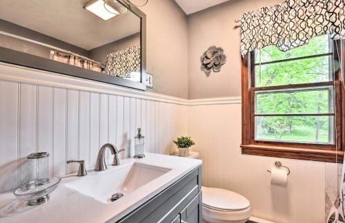 Cozy Family Home with Kayaks, Dock and Fire Pit! - Foto 16