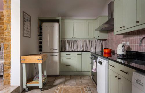 Luxury Boutique Barn Hideaway Near Bourton with Hot Tub - Foto 7