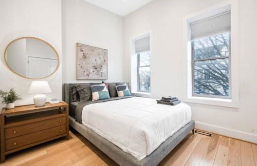 Sleeps 12 Downtown Entire home with rooftop - Foto 25