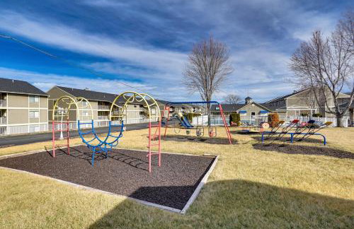 Lakefront Osage Beach Abode w/ Grill & Pool Access - Foto 28
