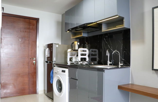 Beautiful Pool View Homey Spacious Studio At West Vista Apartment - Foto 5