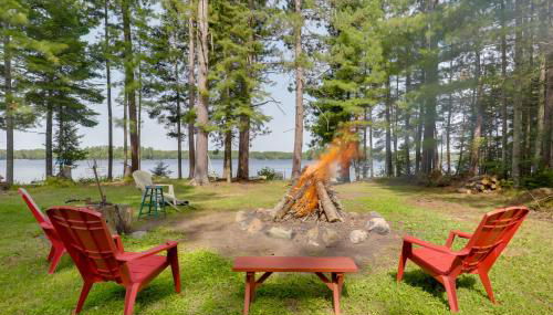 Dock and Views Lakefront Family Home in Conover! - Foto 3