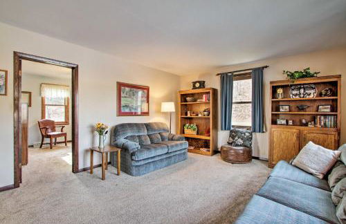 Wisconsin River Valley Farmhouse Fire Pit and View - Foto 9