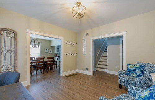 The Queen Place - Updated-Private Backyard - Foto 20