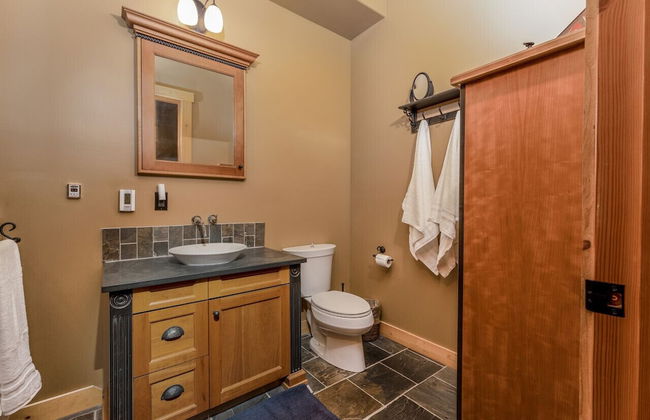 Luxury Log Chalet | Pool + Private HotTub | Ski In/Out | Overlooking Greywolf GC - Photo 27