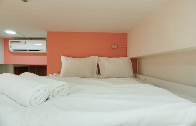 Best Studio Apartment Vittoria Residence with Sofa Bed - Photo 13