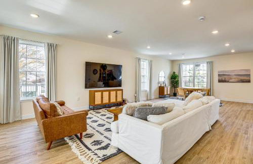 Walk to Keansburg Beach! Family Home with Pool - Foto 6