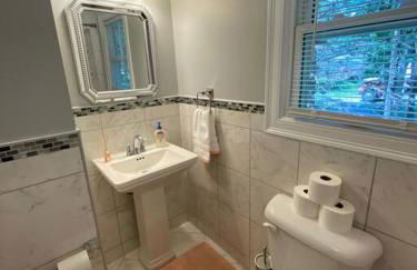 Modern Home near Lake w HotTub, Game Room, Fireplace - Foto 7