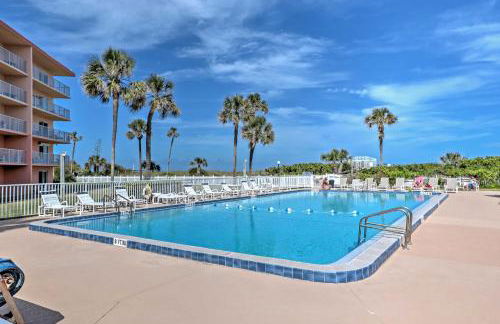 Oceanfront Cocoa Beach Condo with View Walk to Pier - Foto 1