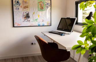 Countryside house with a pool and fireplace - Photo 44