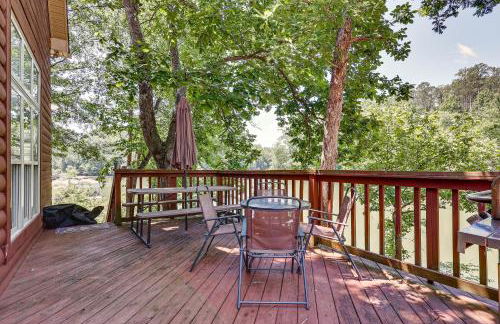 Double Springs Cabin Stay with Deck and Shared Dock! - Foto 2