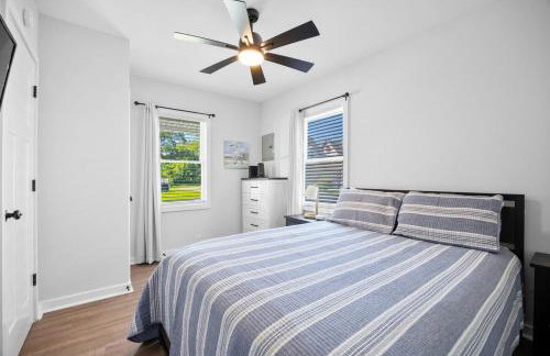 Private Downtown Bungalow Near Riverwalk & Beaches - Photo 15