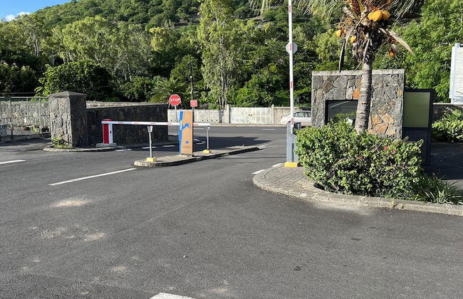 Immaculate Two Beds Luxury Marina Apartment - Photo 21