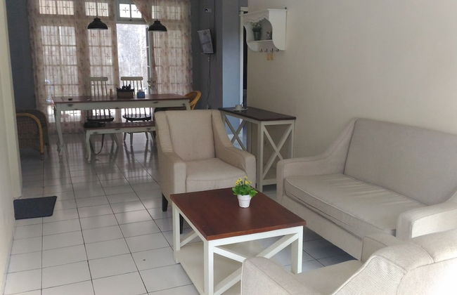 Farmhouse Homestay Jogja - Foto 9