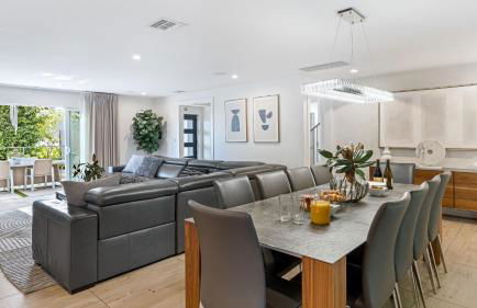 LA Hillside Retreat w Pool Views Fire Pit Outdoor Lounging Casa Bellagio by AvantStay - Foto 8