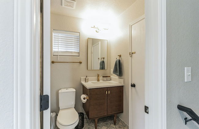 Retreat in Bouldin Creek Walkable to Restaurants - Photo 19