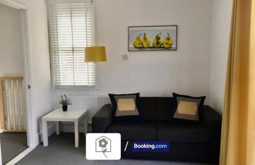 Netley Village Apartment By Your Stay Solutions Short Lets & Serviced Accommodation Netley Southampton With Free Wi-Fi - Photo 8