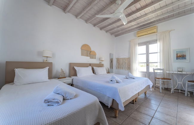 Mykonos Twins - Photo 22