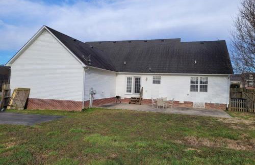 Fenced backyard! 6 miles to Cookeville Boat Dock! - Foto 3