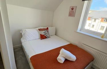 Spacious 4BR House with 2 Bathrooms and 1 WC ideal for Families, Professionals and Relocators near NEC, BHX, HS2 and JLR with Travel Cot, Pets Allowed and Free Parking - The Home Makers Hub - Foto 53