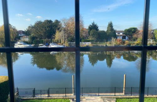 Riverside 4 Bedroom House Wraysbury Staines - Foto 26