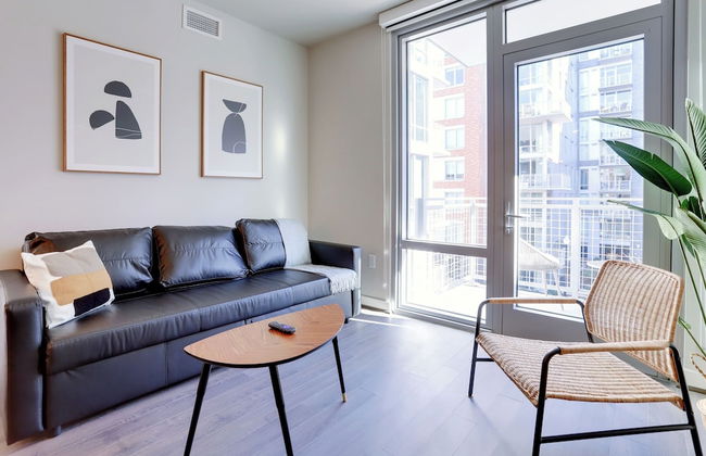 Bright Apartment with Great Amenities - Foto 1