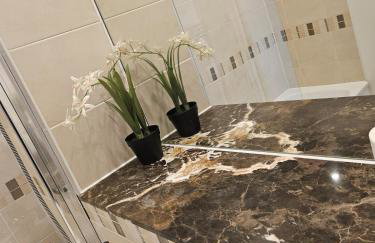 Executive E15 Apartment - Skyline Terrace & Free Private Parking - 5-min Walk to Abba Arena - Foto 43