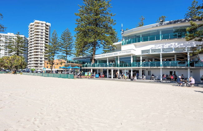 Waterfront Canal Escape in Burleigh - Photo 15