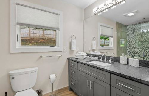 Near Asheville Hot Tub Fire Pit BBQ Sleeps 10 - Foto 24