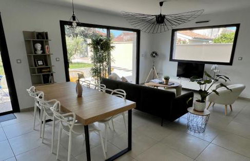 Villa Gaïa - 2 suites lits King size et salles de bain privatives - parking privé - 10 minutes Eurexpo - Aéroport - Groupama Stadium - Foto 16