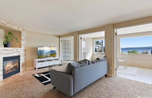 Lakefront Retreat on Lake Washington with Hot Tub Private Dock and Views - Foto 9