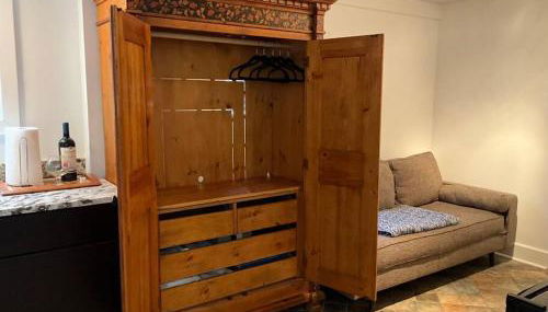 Charming Studio in the Heart of Springfield - Foto 5, wardrobe