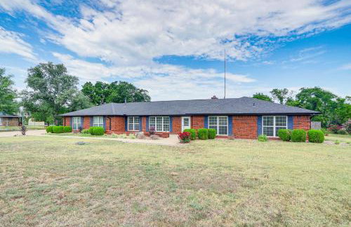 Waterfront Kansas Home with Private Fire Pit! - Foto 31