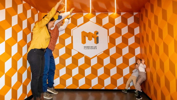 Entrada al Museo de las Ilusiones de Sevilla - Foto 2, Disfrutando de la visita al Museo de las Ilusiones de Sevilla