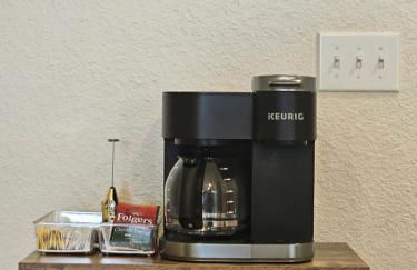 Beautiful Condo on Riverwalk w King Ste Free Parking Pet friendly centrally Located on the Riverwalk - Photo 22