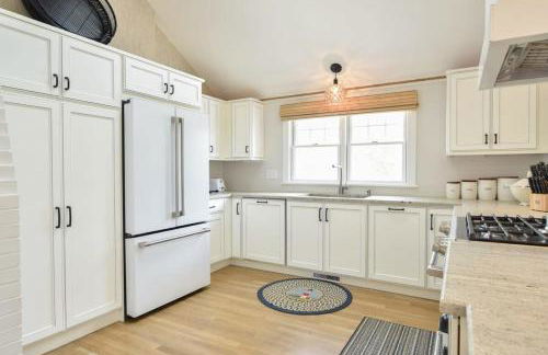 Designed for vacation Easy 0 3 mi walk to Grey Neck Beach - Photo 11