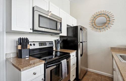 Sleeps 4! 2BR, Gym, Paid Parking, Close to Major Attractions - Foto 67