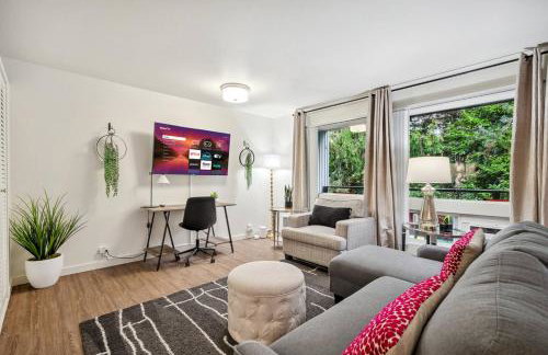 Cozy DT Bellevue Apt | Fast Wi-Fi & Free Parking - Foto 3