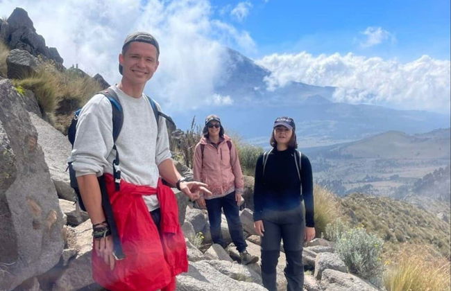 Excursión a los volcanes Popocatépetl e Iztaccíhuatl en grupo reducido - Foto 2