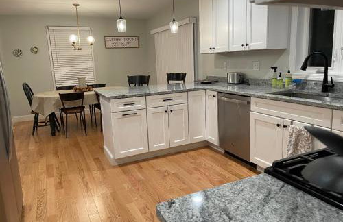 Maplewood Retreat Sleeps 6 Kingston NH by Vacation Your Way - Foto 11