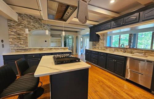 Creekside Haven with Dock & Scenic Views - Foto 27