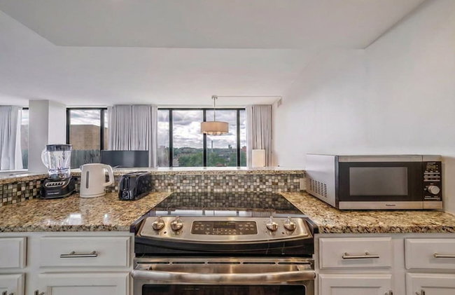 Global Luxury Suites at Georgetown - Photo 32