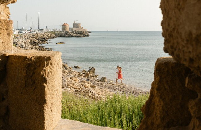 Express Photoshoot in port Old town of Rhodes - Photo 2