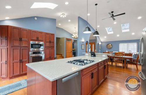 New Lake Como Retreat with Bar and Pool Table - Foto 6