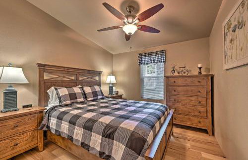 Near Hiking Munds Park Cabin with Deck and Yard - Foto 16