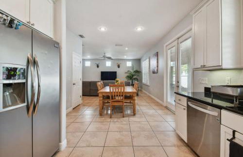 Tampa Private Large House, Game Room & Backyard - Sleeps 12, 4bdr, 3bth, Quiet Community, Near Everything in Tampa & St Pete - Foto 31