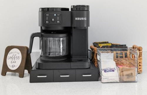 New-Dog Friendly,Hot Tub, Fire-pit, 1 mile to DTWN - Foto 22